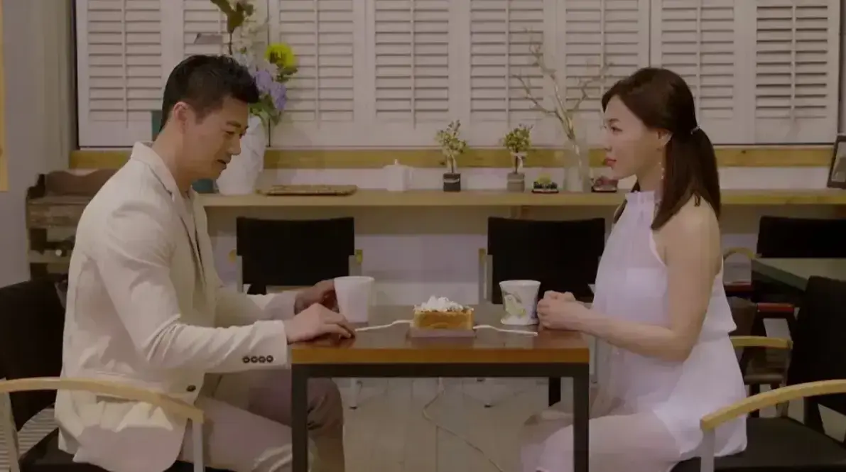 《邻居家妻子》韩国电影未删减1080P韩语中字在线观看-我邻居的老婆完整版-百度网盘夸克迅雷下载-高清无广告播放